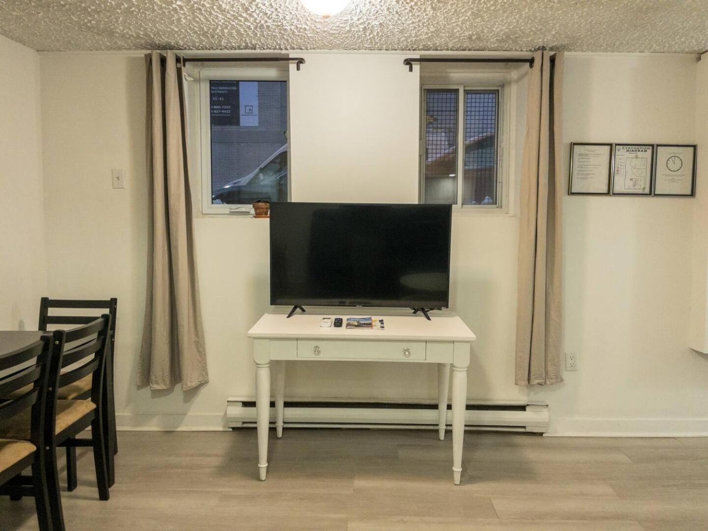 Holiday home Heart Of Mtr For Memerable Experiance 2 Backyard 7minmetro Fully Renovated & Equipped Montreal
