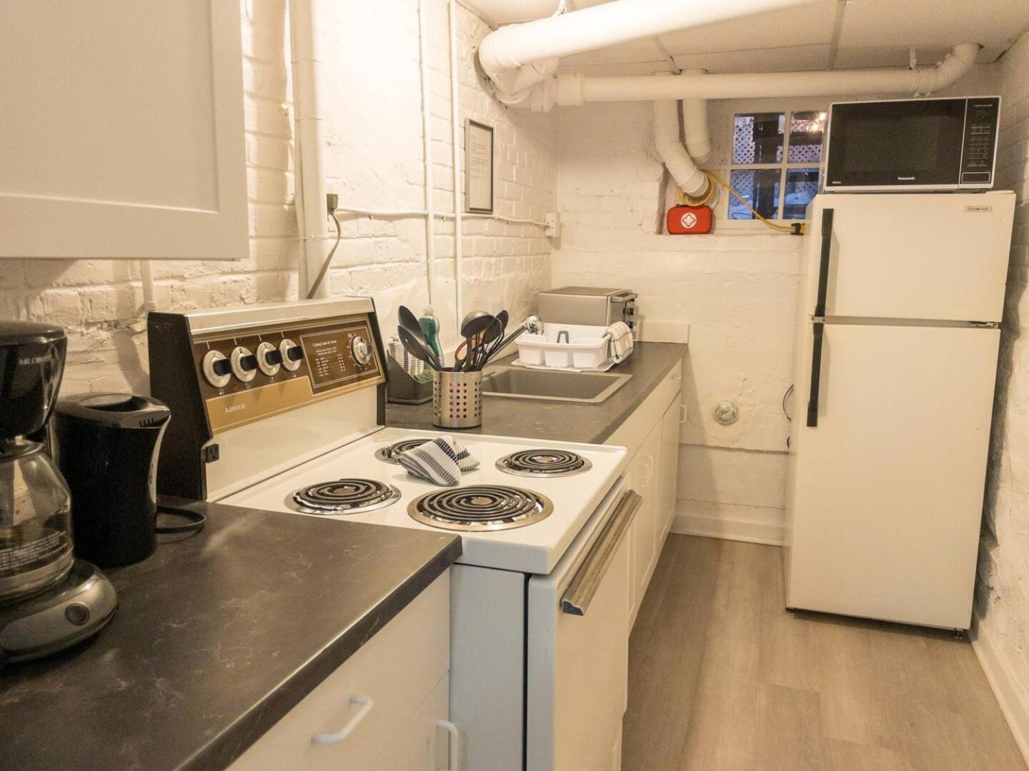 Heart Of Mtr For Memerable Experiance 2 Backyard 7minmetro Fully Renovated & Equipped Holiday home Montreal