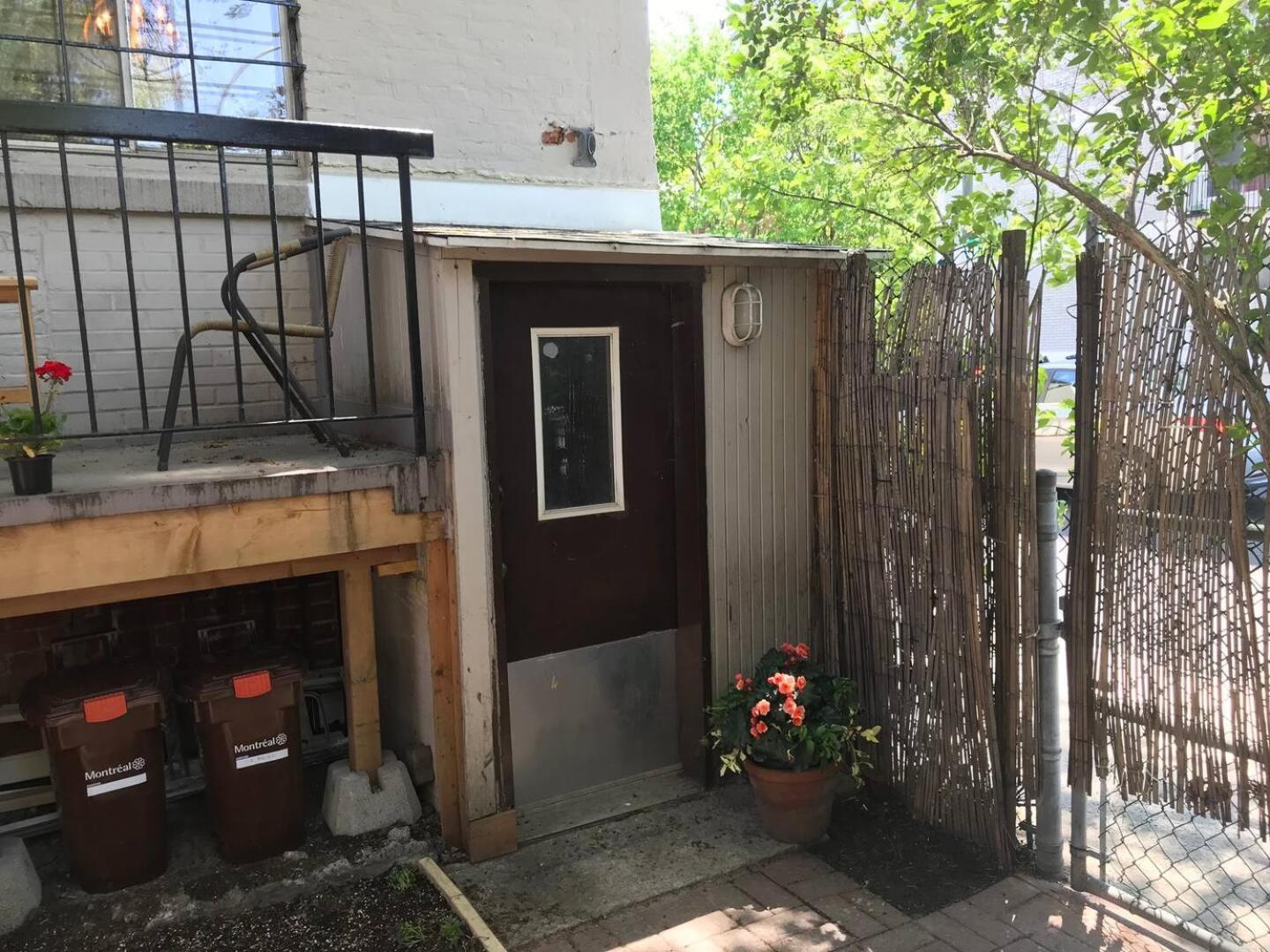 Heart Of Mtr For Memerable Experiance 2 Backyard 7minmetro Fully Renovated & Equipped Holiday home