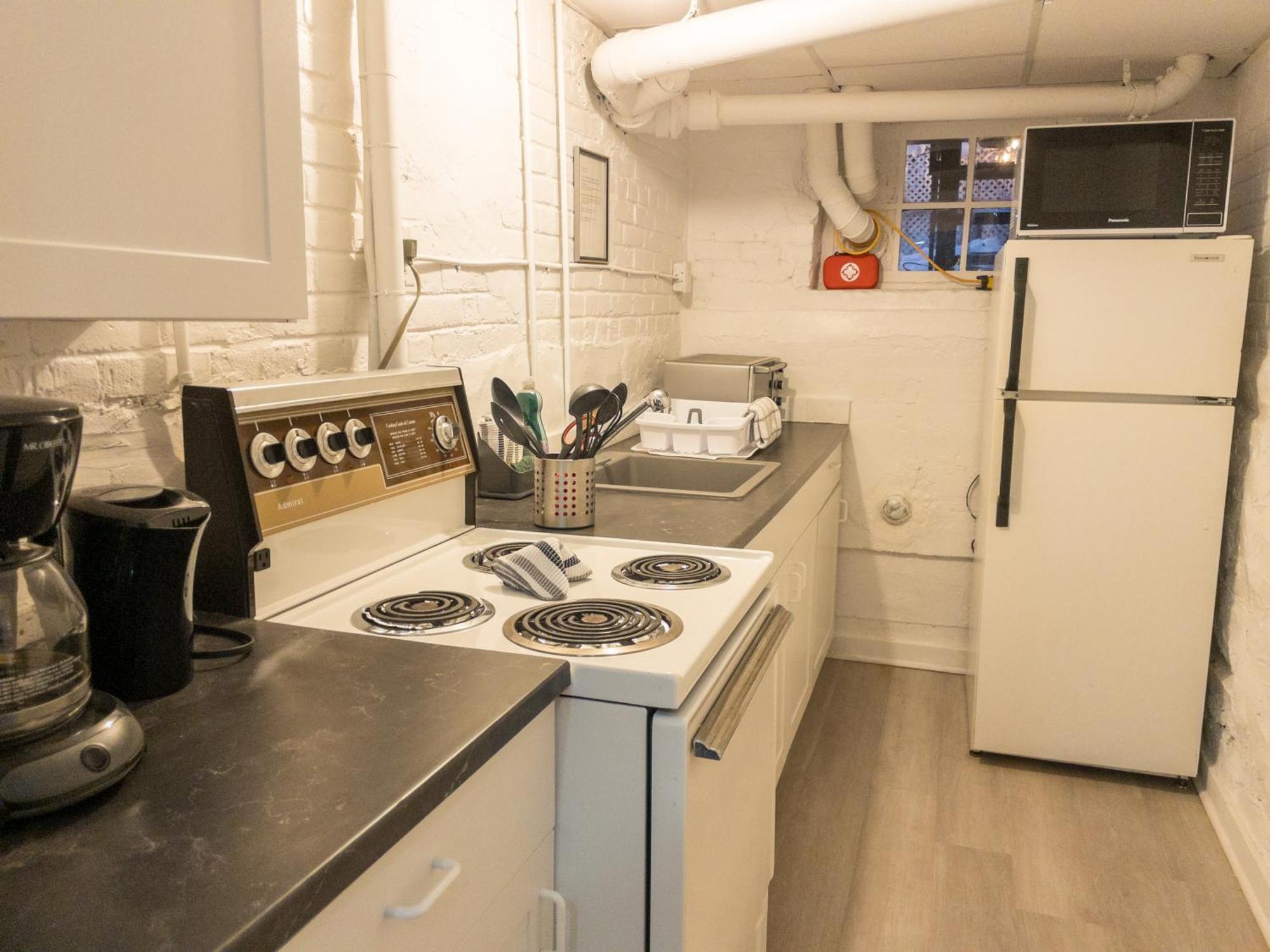 Hébergement de vacances Heart Of Mtr For Memerable Experiance 2 Backyard 7minmetro Fully Renovated & Equipped