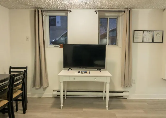 Heart Of Mtr For Memerable Experiance 2 Backyard 7Minmetro Fully Renovated & Equipped